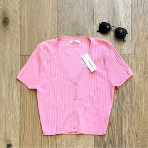 ❌SOLD❌ Francesca’s | V Neck Button Up Crop Top